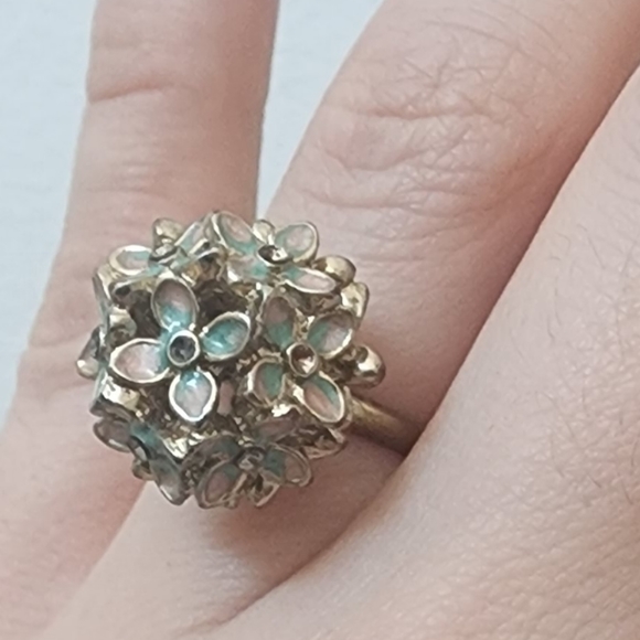 Ring - Picture 3 of 4